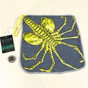 NWT Alien Movie Washcloth & Metal Pin